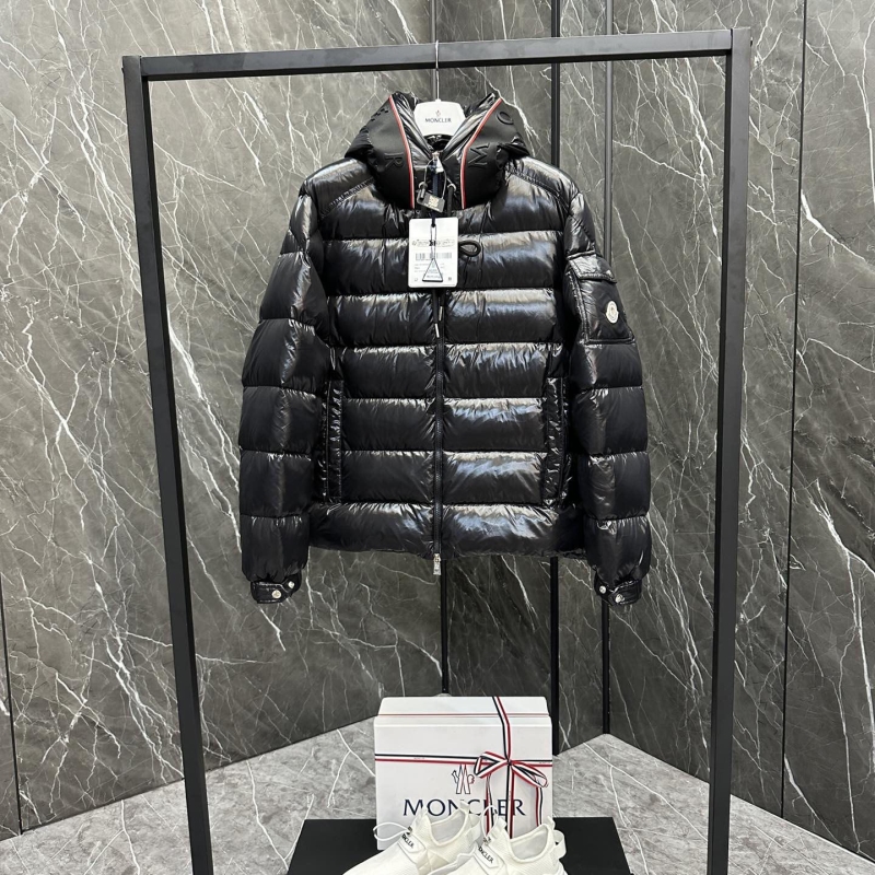 G*u*i down coat